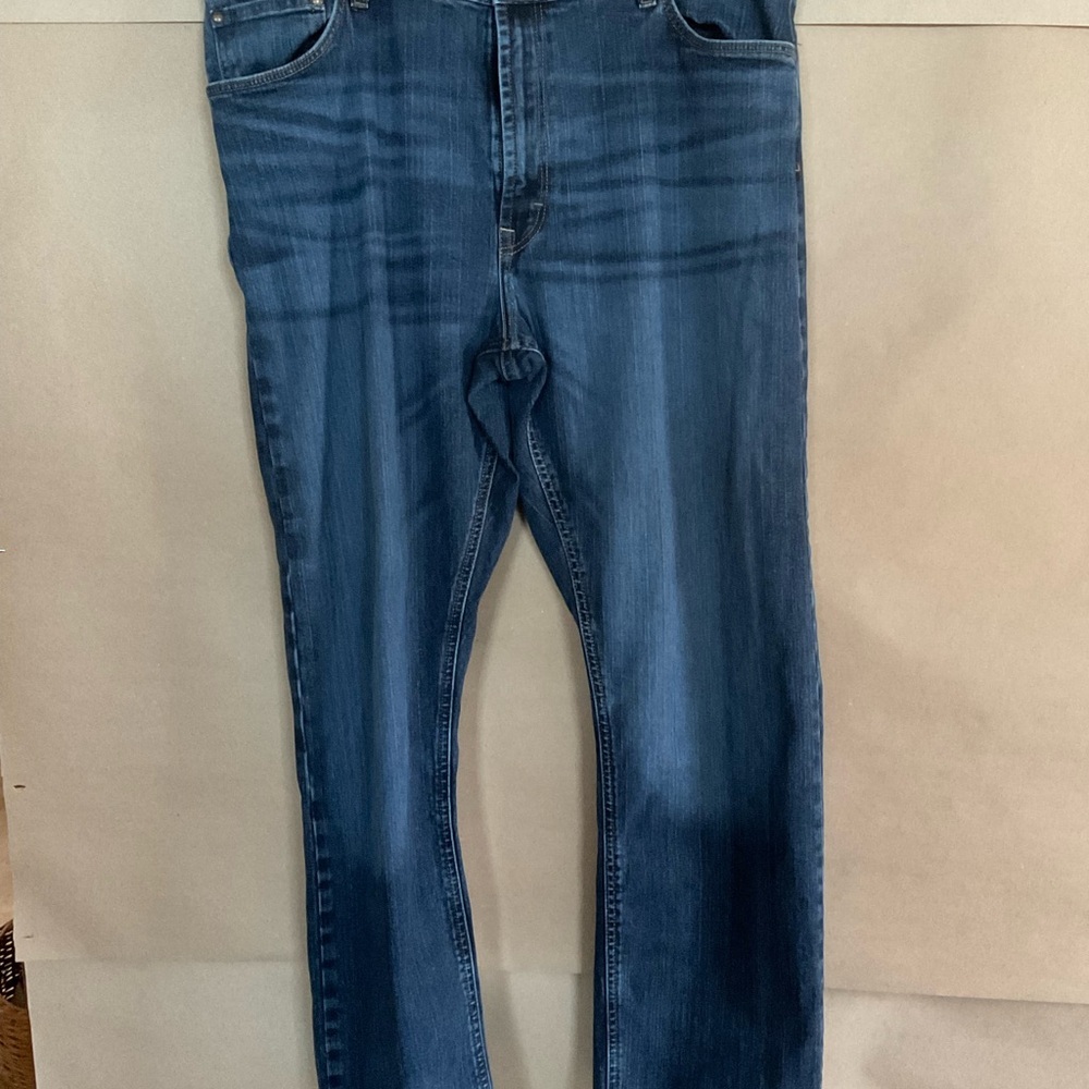 Wrangler Men's Deep Blue Straight Jeans. 38 x 32.